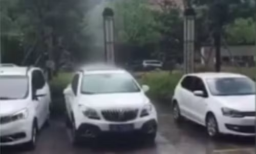 TQ: Mua roi thanh cot thang dung?