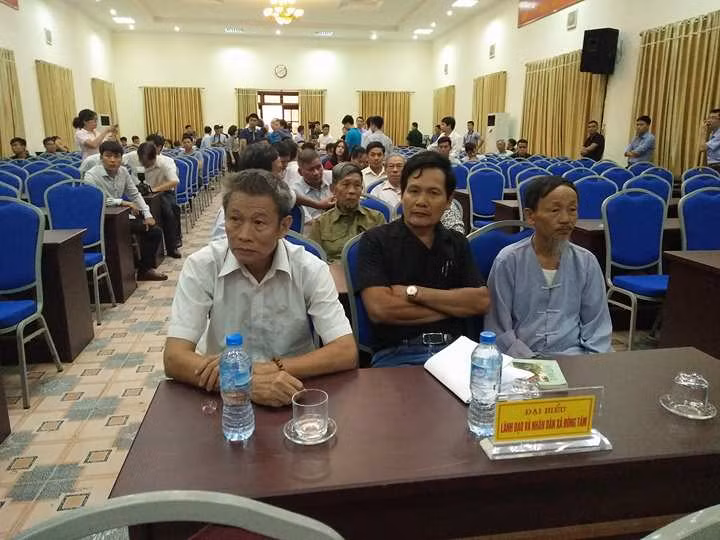 Đúng 8h, đoàn đại biểu xã Đồng Tâm đã đến hội trường.