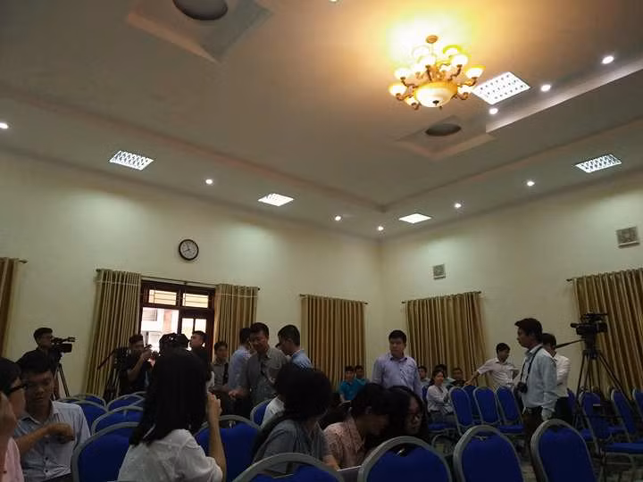 Nhiều cơ quan thông tấn báo chí đến để đưa tin. Các lực lượng chức năng ở bên ngoài được tăng cường để đảm bảo an ninh, trật tự. Theo nguồn tin của PV được biết, buổi dự thảo ngoài người dân thôn Hoành, lãnh đạo xã Đồng Tâm, trong cuộc họp sẽ có hơn 20 đơn vị, ban ngành đoàn thể trong huyện Mỹ Đức.