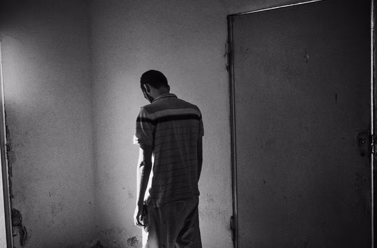 Một nạn nhân từng bị IS bắt giữ và tống giam vào tù vì ủng hộ lực lượng chiến binh thân chính phủ.