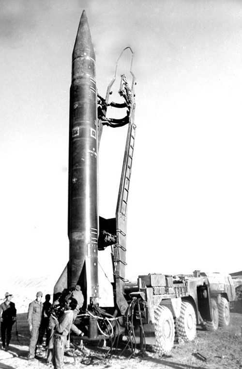 Tên lửa Scud thiết kế mang đầu đạn thuốc nổ thường nặng 1 tấn hoặc đầu đạn hạt nhân 5-70 kiloton, đầu đạn hóa học. Với đầu đạn thuốc nổ, tốc độ va chạm 1,4km/s sẽ tạo ra hố sâu 1,5-4m, rộng 12m.