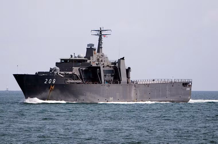 Tàu đổ bộ lớn lớp Endurance có lượng giãn nước toàn tải 8.500 tấn, dài 141m, rộng 21m, mớn nước 5m. Tàu được trang bị hai hệ thống động cơ diesel với hai chân vịt Kamewa cho tốc độ bơi tốc đa 15 hải lý/h, tầm hoạt động đến 9.300km