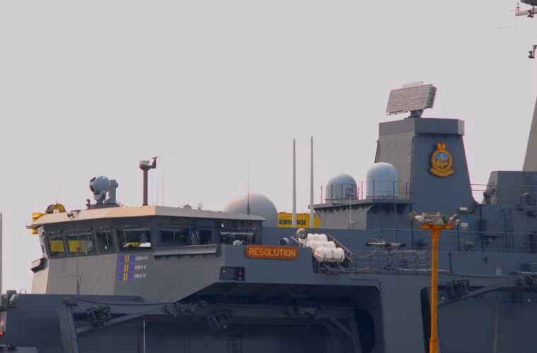 Cảm biến chính của tàu Endurance là radar trinh sát mặt biển/trên không EL/M-2238 3D-STAR do Israel sản xuất. Nó có tầm trinh sát tới 350km, phát hiện được mục tiêu máy bay chiến đấu cỡ nhỏ ở cách 150km, cỡ trung ở 200km và cỡ lớn ở 250km.