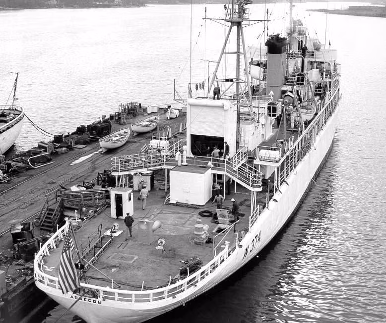 Ngoài ra tàu còn được mở rộng một phòng trên boong trung tâm để đặt thiết bị điều khiển, tăng cường gia cố khung xương và mặt boong tàu...