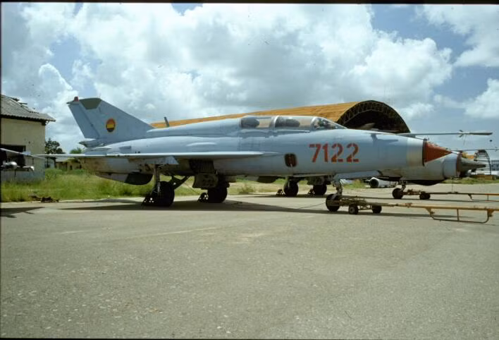 Theo một số thợ sửa chữa của Không quân Campuchia, trung bình mỗi chiếc MiG-21 15 năm năm tuổi ở sân bay Pô Cheng Tông mới chỉ bay 300 giờ. Nghĩa là nó còn rất mới, và đủ khả năng hoạt động thêm nhiều năm nữa.