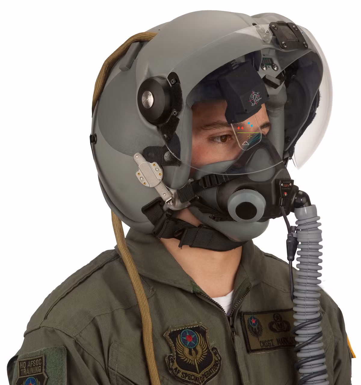 Đặc biệt, MiG-21-2000 trang bị hệ thống hiển thị mục tiêu trên mũ bay do hãng Elbit System cung cấp. Đây là đặc điểm thường chỉ xuất hiện trên tiêm kích thế hệ 4, 4++, 5. Hệ thống này cho phép phi công khóa và bắn tên lửa đối không chỉ đơn giản bằng cách nhìn vào mục tiêu – đầu tự dẫn tên lửa tự động định hướng đi đúng hướng.