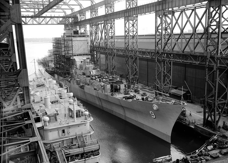 USS Long Beach là chiếc tàu duy nhất thuộc lớp cùng tên được chế tạo cho Hải quân Mỹ sử dụng. Ngoài vật liệu thép, người ta cũng dùng tới 450 tấn hợp kim nhôm để tạo nên một trong những chiến hạm tối tân nhất thế giới thời bấy giờ.