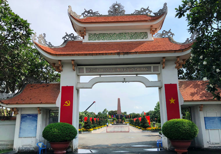 Sau lễ viếng, lễ truy điệu vào sáng 3/5 tại Nhà tang lễ Quốc gia số 5 Trần Thánh Tông, Hà Nội, linh cữu Đại tướng Lê Đức Anh sẽ di chuyển và an táng tại Nghĩa trang TP HCM (quận Thủ Đức) vào 17h chiều cùng ngày.