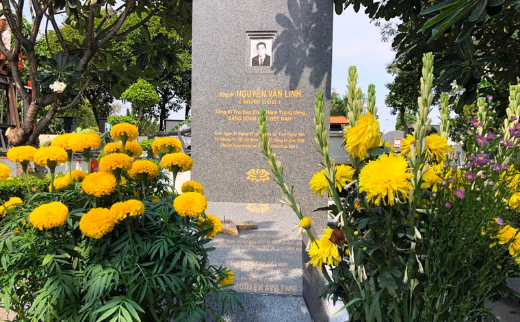 Nguyên Tổng Bí thư Nguyễn Văn Linh (1914 - 1998) được an nghỉ ở Nghĩa trang TP HCM.