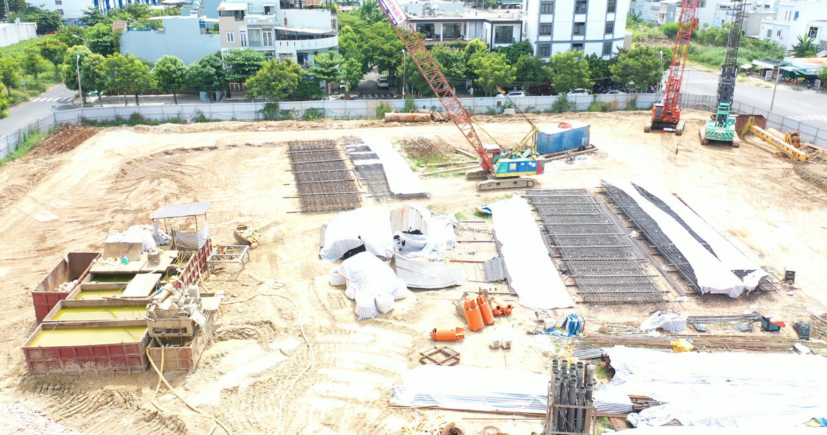 Theo tìm hiểu của Phóng viên Báo Tri thức và Cuộc sống, dự án Tổ hợp căn hộ bên bờ sông Hàn (tên gọi khác: The Muse Đà Nẵng) nằm tại vị trí lô A2-1 đường Lê Văn Duyệt, thuộc phường Nại Hiên Đông, quận Sơn Trà, thành phố Đà Nẵng. Dự án này do Công ty Cổ phần Tập đoàn Đông Đô làm chủ đầu tư.