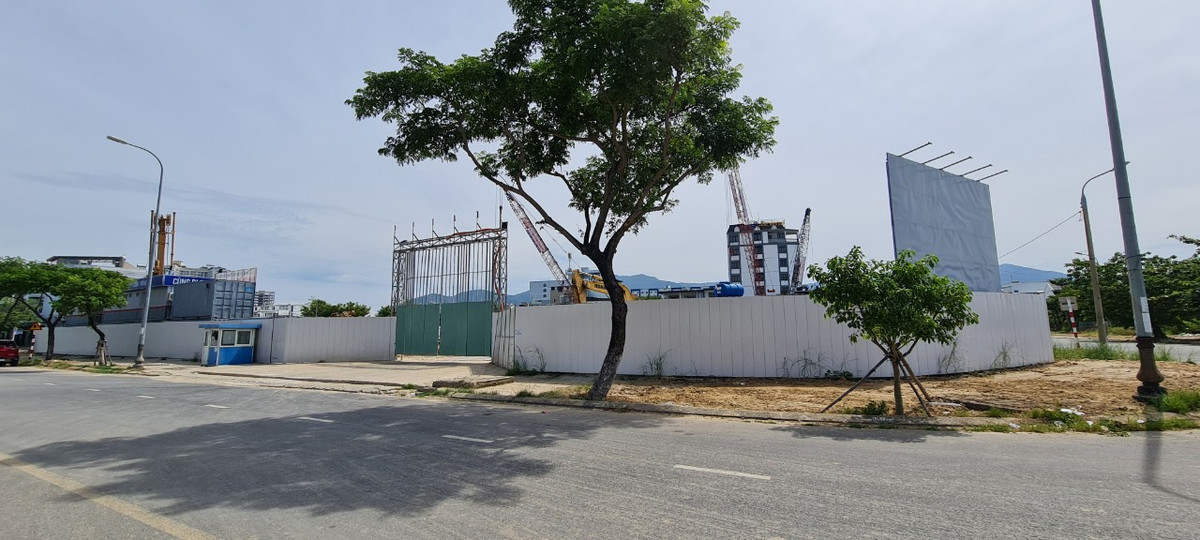 Hai công ty này phải báo cáo cụ thể thông tin đơn vị phân phối (môi giới) bất động sản, số lượng bất động sản đã ký hợp đồng đặt cọc, huy động vốn, mua bán nhà ở hình thành trong tương lai. 