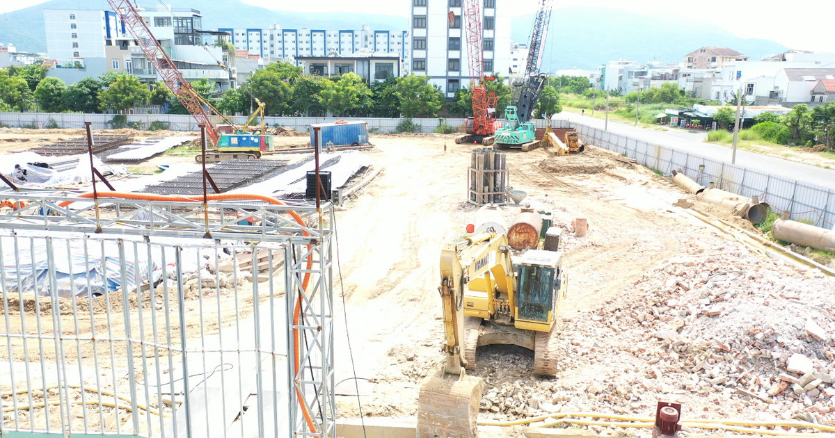 Trước đó, tháng 1/2022, UBND TP.Đà Nẵng đã cấp Giấy chứng nhận đăng ký đầu tư dự án Tổ hợp căn hộ bên bờ sông Hàn cho Công ty CP Tập đoàn Đông Đô. Thời gian hoạt động dự án 50 năm kể từ ngày cấp Giấy chứng nhận đăng ký đầu tư; thời gian hoạt động thử nghiệm, nghiệm thu và vận hành từ tháng 8 – tháng 10/2024.