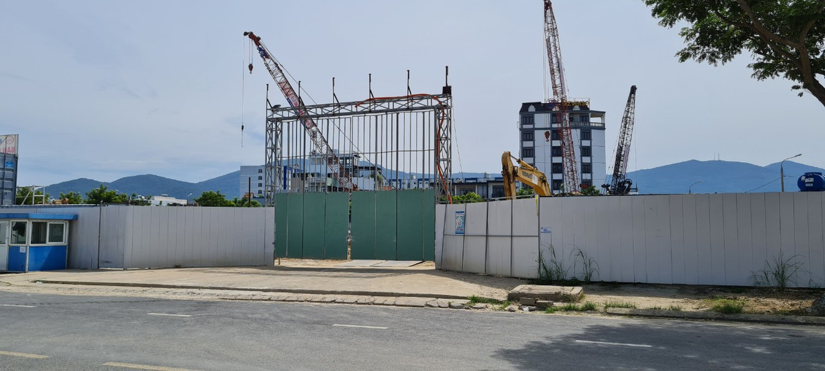 Mới đây, Sở Xây dựng TP Đà Nẵng cảnh báo về việc Tổ hợp căn hộ bên bờ sông Hàn (còn gọi là The Muse Đà Nẵng, do Công ty Cổ phần Tập đoàn Đông Đô làm chủ đầu tư) chưa đủ điều kiện được huy động vốn.