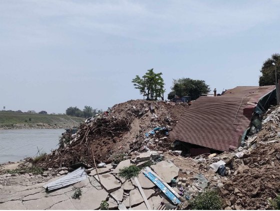 Thực hiện biện pháp gia cố phù hợp để hạn chế cao nhất sự phát triển của các sự cố, thông báo rộng rãi tình huống khẩn cấp trên. Sở Nông nghiệp và Môi trường phải chịu trách nhiệm trước pháp luật và trước UBND TP về việc tham mưu, báo cáo kết quả kiểm tra, đánh giá và đề xuất công bố tình huống khẩn cấp về thiên tai. Đồng thời, tham mưu trình chủ tịch UBND TP ban hành quyết định công bố kết thúc tình huống khẩn cấp về thiên tai.