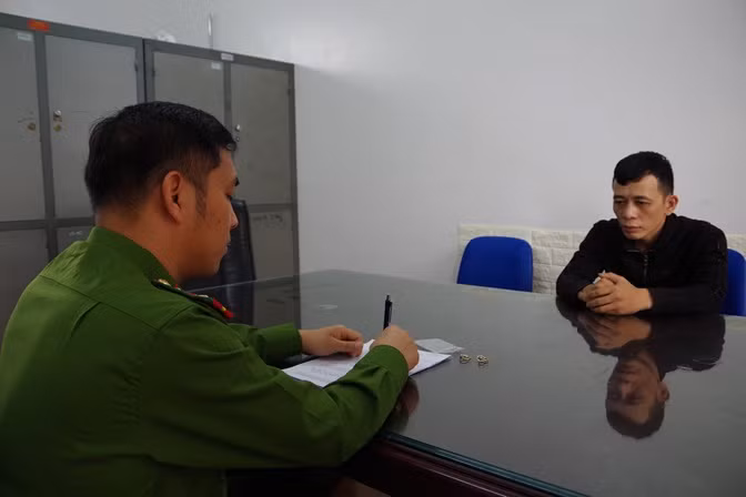 Hai Duong: Bat 2 doi tuong tao ton cuop san tai nghia trang-Hinh-2
