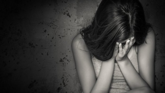 Bat khan cap bac si bi to xam hai nu benh nhan