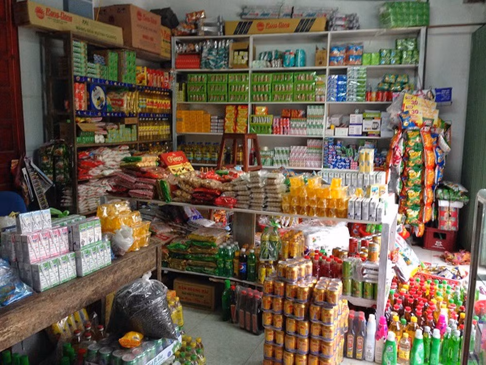 Trong lúc vụ án đang bị rối bởi hỗn độn thông tin, các điều tra viên bất ngờ phát hiện ra một tình tiết quan trọng. Theo thông tin từ gia đình nạn nhân cung cấp, bà Lan là một người hết sức cẩn thận và có sự cảnh giác cao độ. Do chỉ sống một mình, nên bà thường đóng cửa hàng rất sớm. Vào buổi tối, chỉ những khách hàng quen biết, bà Lan mới mở cửa, bán hàng. (Ảnh minh họa, nguồn internet)