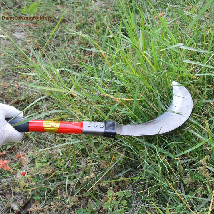 Theo hồ sơ vụ án, sáng 3/12/2016, bà Nguyễn Thị G. (76 tuổi, trú tại xã Thanh Bình, huyện Chương Mỹ, Hà Nội) đi cắt cỏ cho bò. Gia đình vốn thuộc diện chính sách, kinh tế khó khăn, chồng lại ốm yếu nên bà G. dù tuổi cao vẫn phải làm đủ việc mỗi ngày. Hôm ấy, bà G. đi một mạch chẳng về nhà. Người thân ban đầu nghĩ bà mải việc nên về trễ. Thế nhưng, trời đã tối, mà bà G. vẫn bặt vô âm tín. (Ảnh minh họa, nguồn internet) 