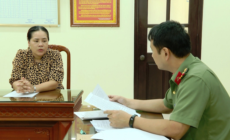 Bắt tạm giam nữ Giám đốc về tội lừa đảo chiếm đoạt tài sản Bat tam giam nu Giam doc ve toi lua dao chiem doat tai san