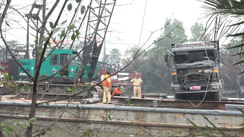 Chiếc xe tải gây ra vụ sập cầu Long Kiểng.