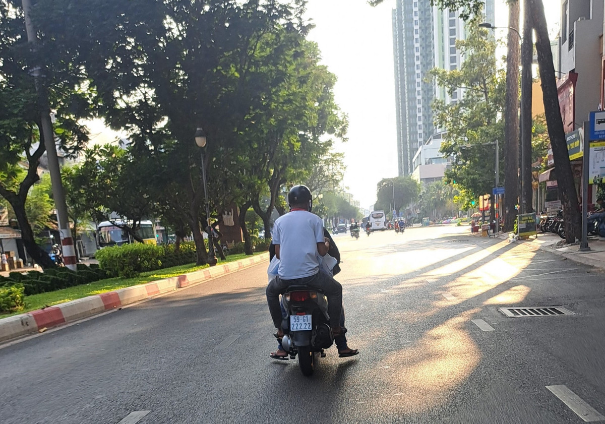 Man nhan voi nhung bien so xe ngu quy-Hinh-4