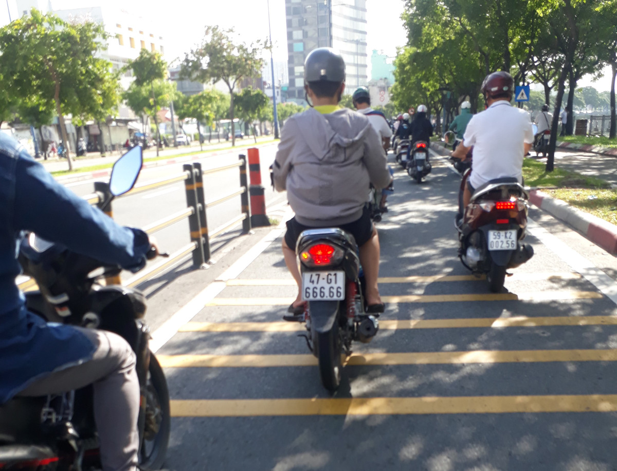 Man nhan voi nhung bien so xe ngu quy-Hinh-8