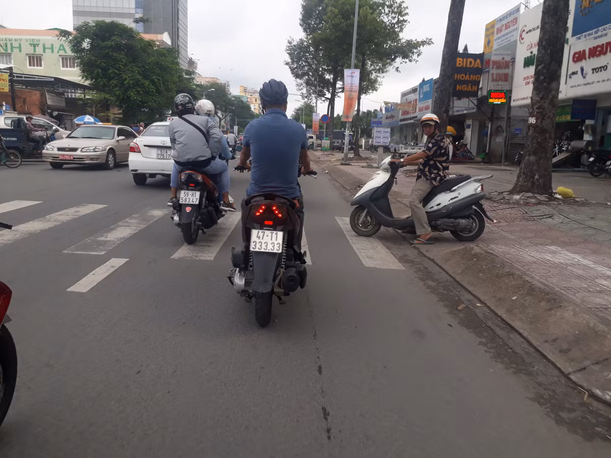 Man nhan voi nhung bien so xe ngu quy-Hinh-5