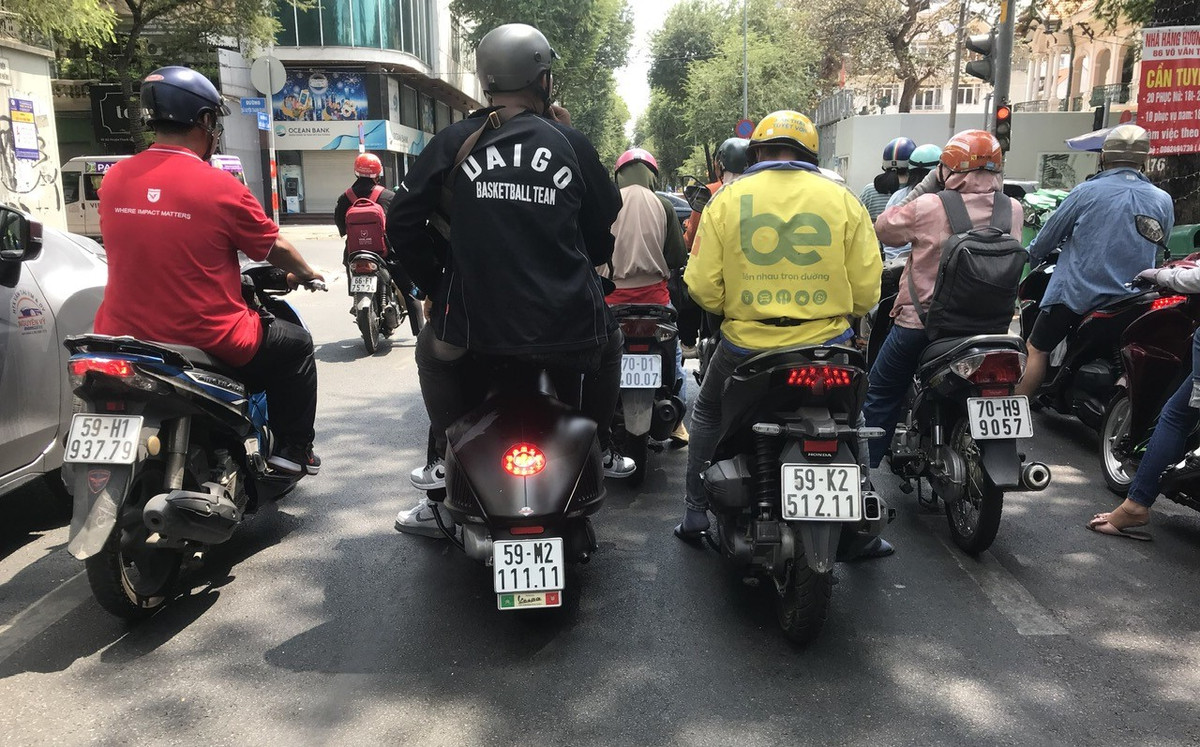 Man nhan voi nhung bien so xe ngu quy