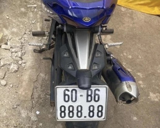 Man nhan voi nhung bien so xe ngu quy-Hinh-11