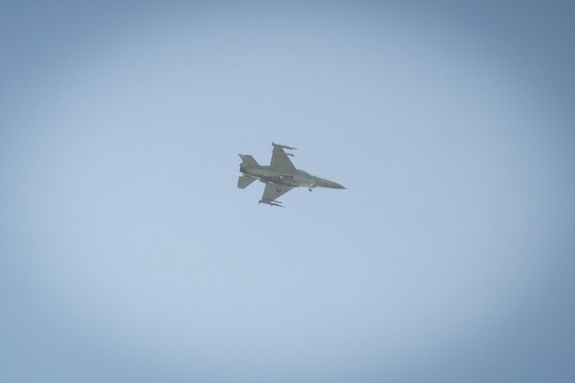 Các kênh Telegram quân sự của Nga cũng đưa tin về sự xuất hiện của hai máy bay chiến đấu F-16 trên lãnh thổ Cộng hòa Nhân dân Donetsk (DPR) tự xưng. Theo thông tin do tài khoản Telegram Archangel Spetsnaz Z cung cấp, các máy bay chiến đấu F-16 đã bị radar của hệ thống tên lửa phòng không Nga phát hiện.