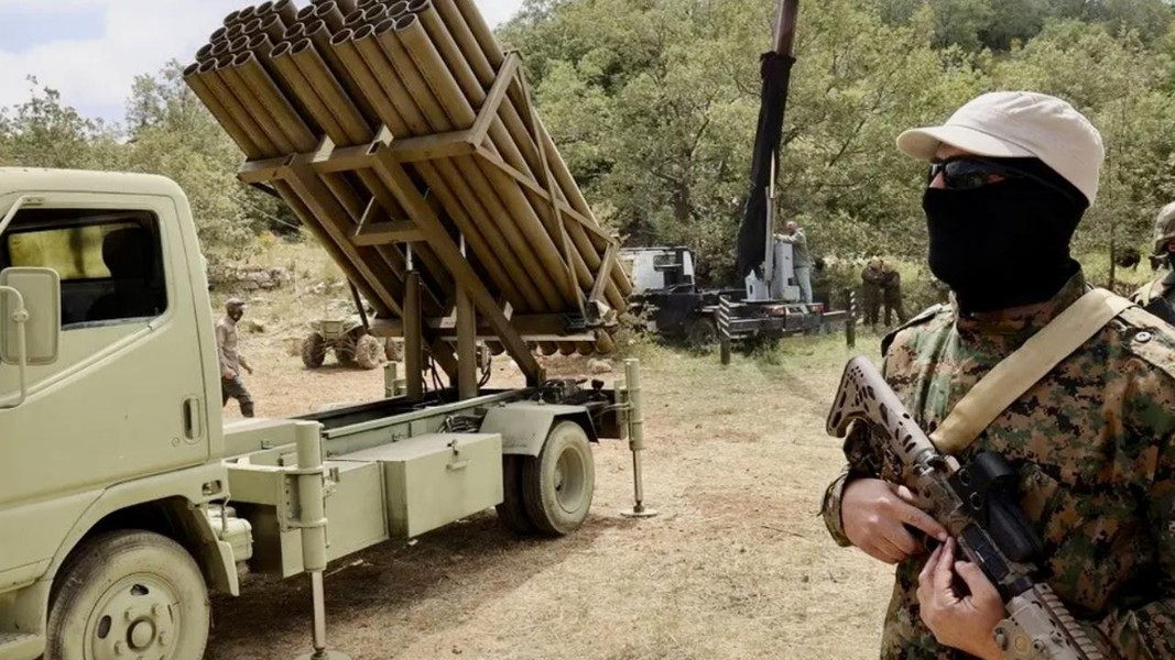 Theo số liệu của CSIS, Hezbollah có trong thành phần chiến đấu một số lượng nhất định xe tăng T-72 và T-55 nhận được từ Syria và Iran, có những bức ảnh được công bố rộng rãi xác nhận sự hiện diện một số lượng xe bọc thép đáng kể trong biên chế.