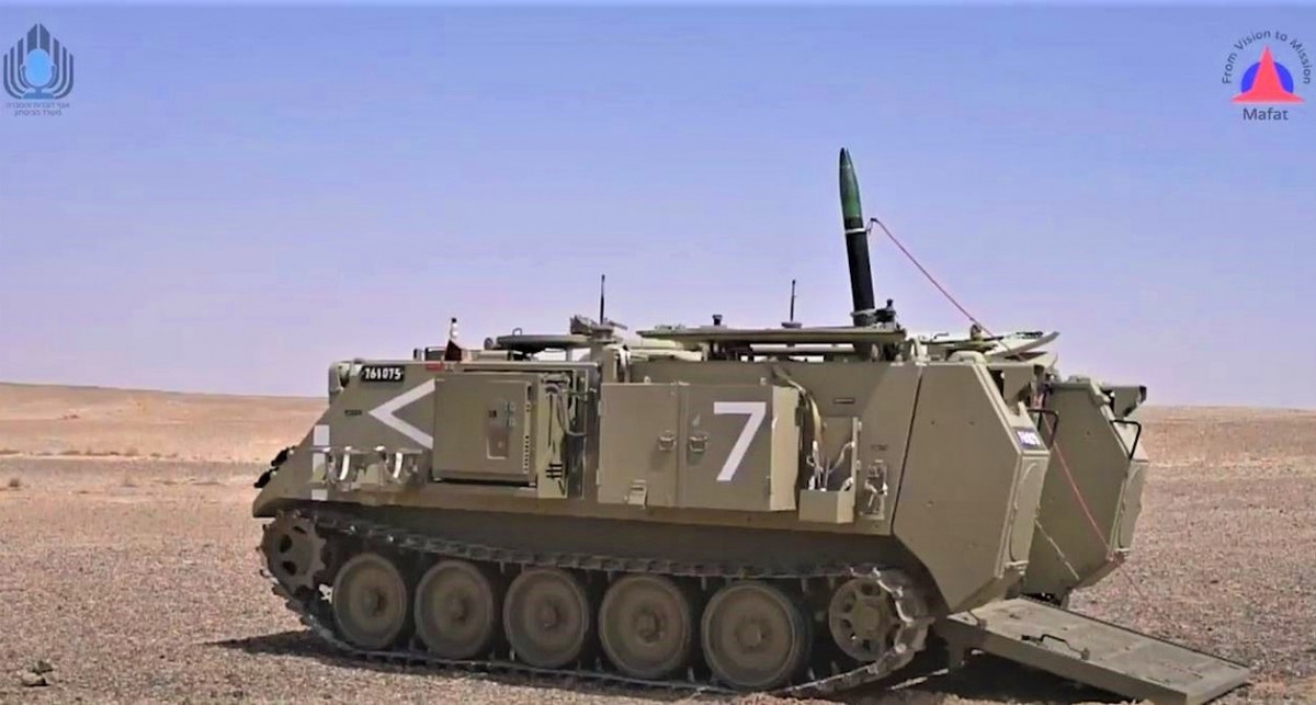 Theo Bộ Quốc phòng Israel, loại đạn này được trang bị hệ thống định vị toàn cầu (GPS) và hệ thống dẫn đường bằng laser, cho phép tấn công chính xác các mục tiêu trong phạm vi 10km. Đạn có sức công phá lớn và có thể xuyên qua 2 lớp bê tông cốt thép.