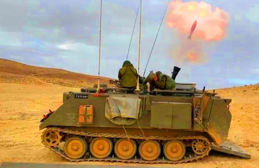 Các quan chức Iran được tờ New York Times trích dẫn cho biết trong số các lựa chọn đang được cân nhắc có cuộc tấn công kết hợp khác bằng máy bay không người lái và tên lửa (tương tự như cuộc tấn công trực tiếp vào Israel vài tháng trước) vào các mục tiêu quân sự ở vùng quanh Tel Aviv và Haifa, tránh tấn công các mục tiêu dân sự. Một phương án tấn công Israel cũng đang được cân nhắc là tấn công phối hợp từ Iran và các mặt trận khác cùng với lực lượng ủy nhiệm trong khu vực, bao gồm từ Yemen, Syria và Iraq, để đạt hiệu quả tối đa.