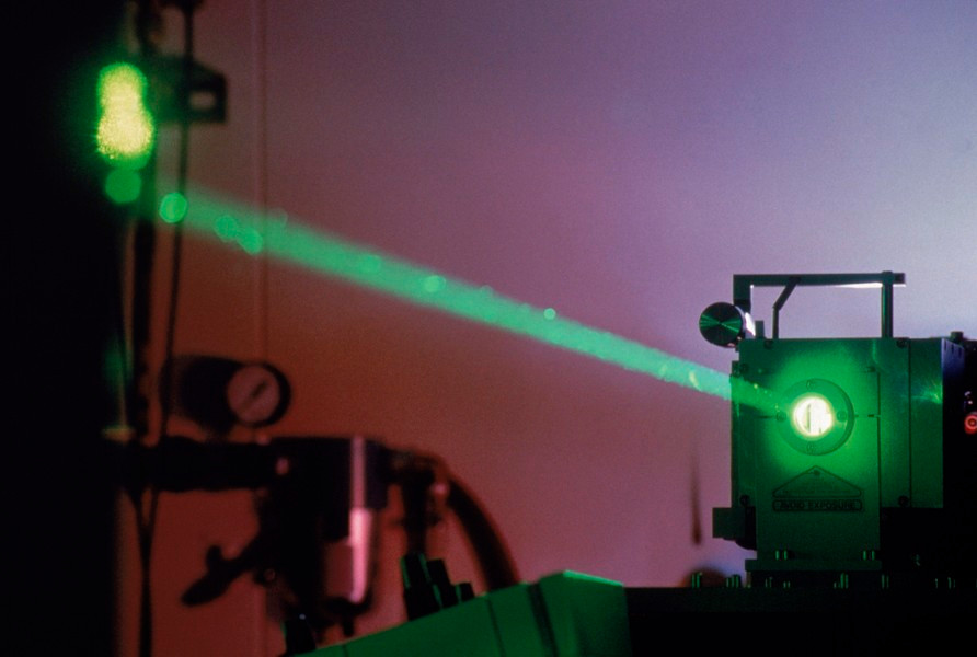 Hiện tại trên thế giới đã có Mỹ, Nga, Đức... tuyên bố hoàn thành nghiên cứu phát triển vũ khí laser, tuy nhiên Israel đang cho thấy họ sẽ là quốc gia đi tiên phong trong việc sử dụng trên diện rộng.