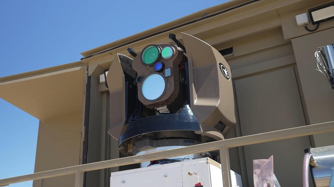 Tuy vậy vẫn có một số lo ngại như điều kiện thời tiết bất lợi sẽ làm giảm đáng kể hiệu quả của Iron Beam. Trong chiến đấu thực tế, thời tiết có thể thay đổi nhanh chóng, điều này khiến cho việc sử dụng vũ khí laser trở nên khó dự đoán và kém tin cậy hơn.