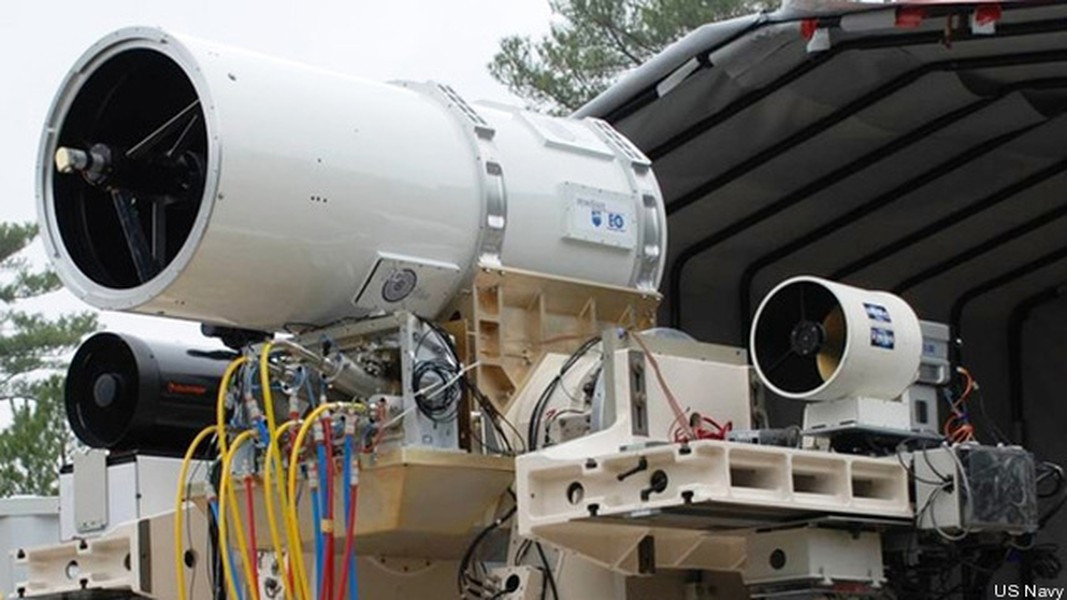 Tiếp theo, hệ thống đòi hỏi một đài radar mạnh có khả năng phát hiện mục tiêu tấn công đường không ở nhiều phạm vi khác nhau, tức là tổ hợp vũ khí laser Iron Beam không thể triển khai một cách độc lập.