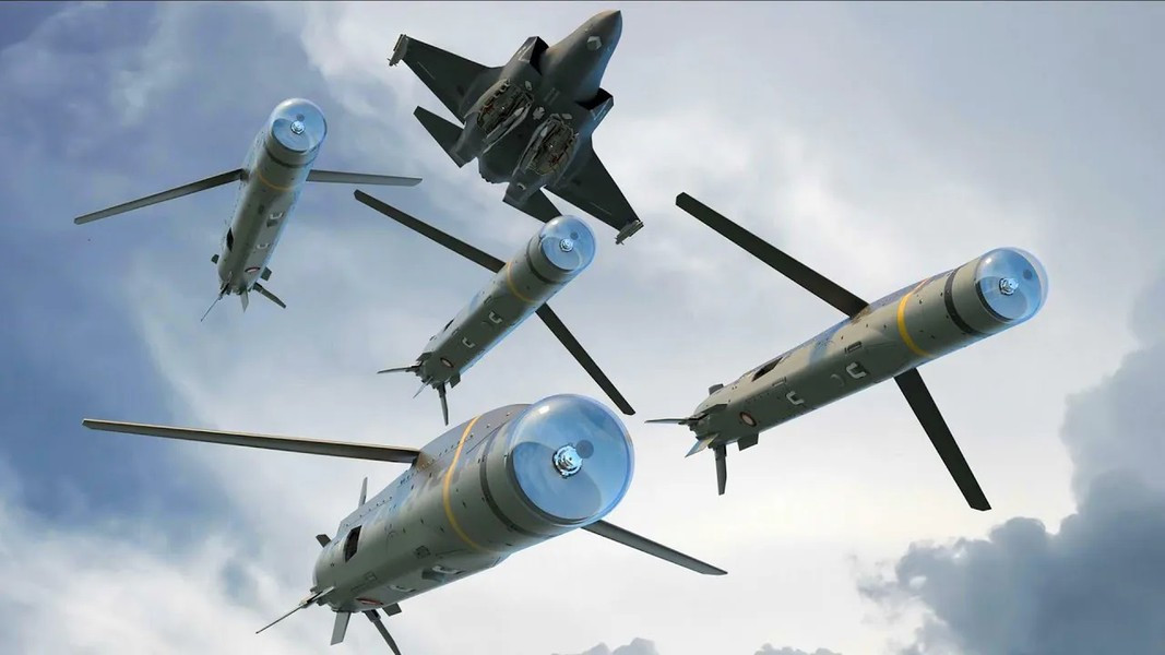 GBU-39 được sử dụng với vai trò là một vũ khí sát thương thấp, thường là trong môi trường đô thị, trong khi đó GBU-53/B StormBreaker lại có thể sử dụng cho đa mục đích.