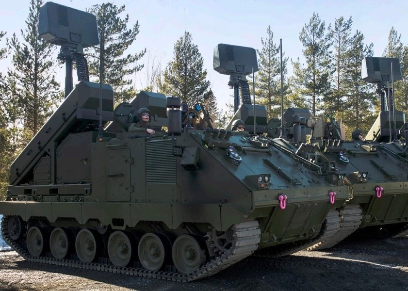 Đức dự định sẽ mua các tổ hợp phòng không NOMADS của Na Uy để cung cấp cho Quân đội Ukraine, ngoài ra Berlin sẽ bàn giao thêm tên lửa IRIS-T để sử dụng trên hệ thống này.