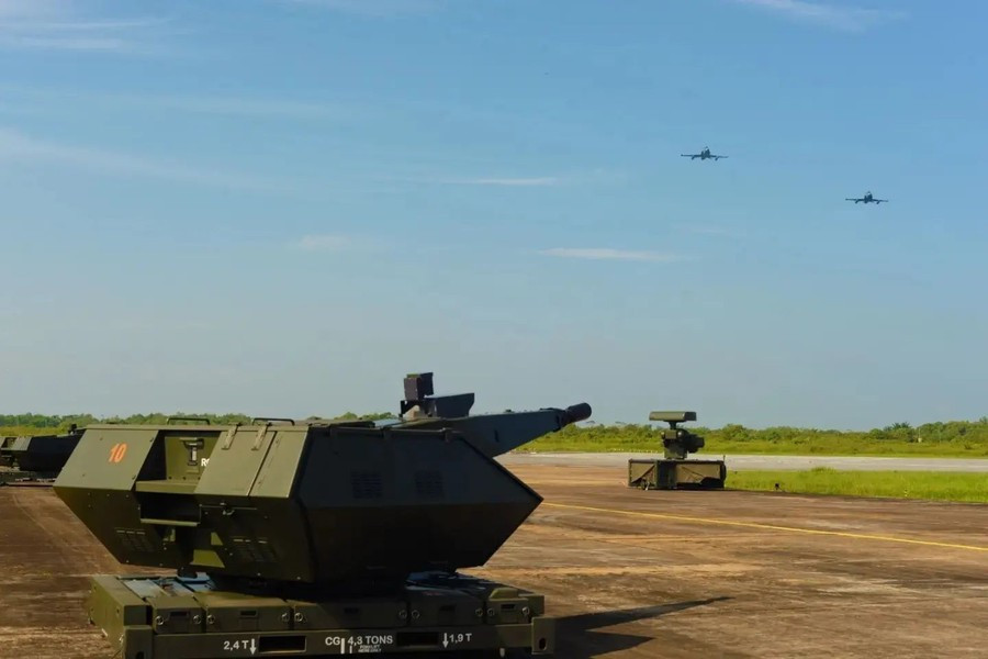 Điểm đặc biệt nhất của vũ khí này đó là khả năng bắn đạn lắp ngòi điện tử định tầm nổ, là giải pháp rẻ tiền hơn nhiều so với việc dùng tên lửa đánh chặn mục tiêu giá trị thấp như UAV cảm tử Shahed-136.