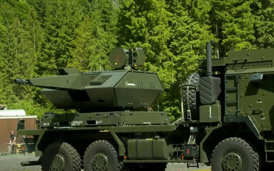 Sau đó một vài nguồn tin giấu tên tại Berlin thông báo rằng Ukraine chính là khách hàng nhận được 2 khẩu đội hệ thống phòng không Skynex thế hệ mới nhất với trị giá lên tới 182 triệu euro.