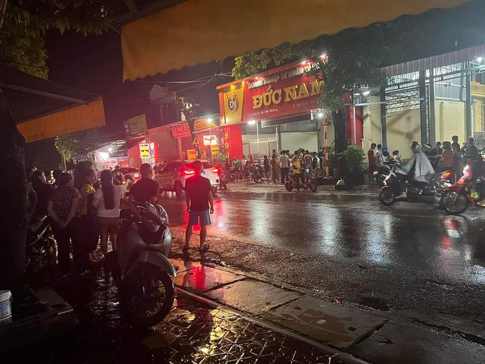 Hai Duong: Truy bat 2 ten cuop tiem vang, gay thuong tich cho con chu tiem