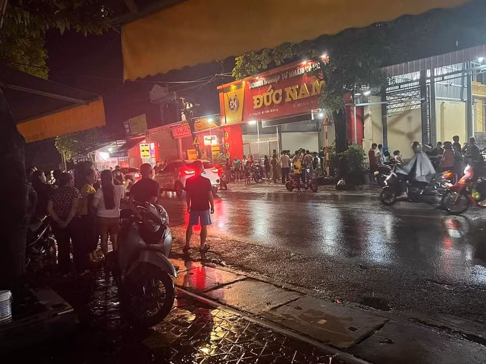 Hải Dương: Truy bắt 2 tên cướp tiệm vàng, gây thương tích cho con chủ tiệm Hai Duong: Truy bat 2 ten cuop tiem vang, gay thuong tich cho con chu tiem