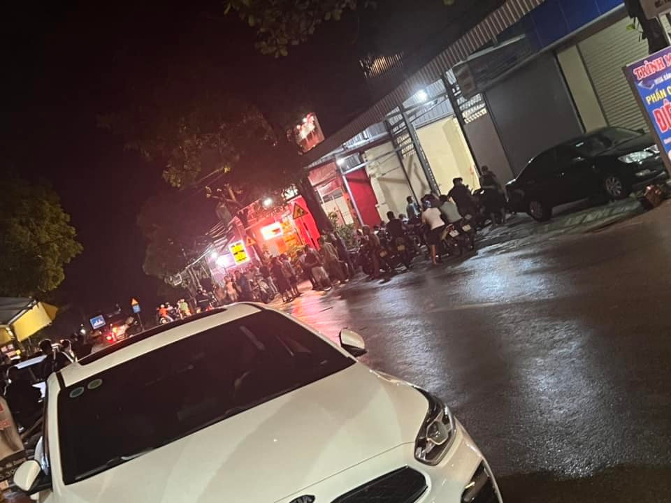 Tên cướp tiệm vàng ở Hải Dương nổ súng bắn vào trưởng công an xã Ten cuop tiem vang o Hai Duong no sung ban vao truong cong an xa