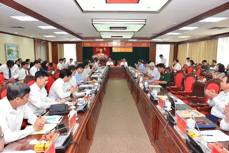 Bộ trưởng Nguyễn Kim Sơn: Hải Dương cần có chế độ ưu đãi để giữ chân giáo viên Bo truong Nguyen Kim Son: Hai Duong can co che do uu dai de giu chan giao vien