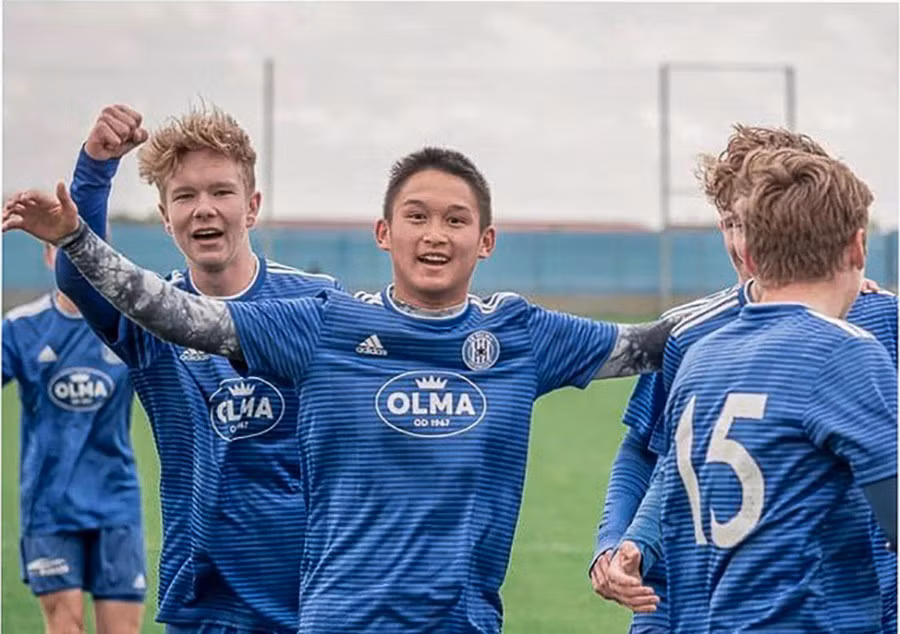 Andrej Nguyen An Khanh nhan duoc su quan tam dac biet cua HLV Troussier-Hinh-2