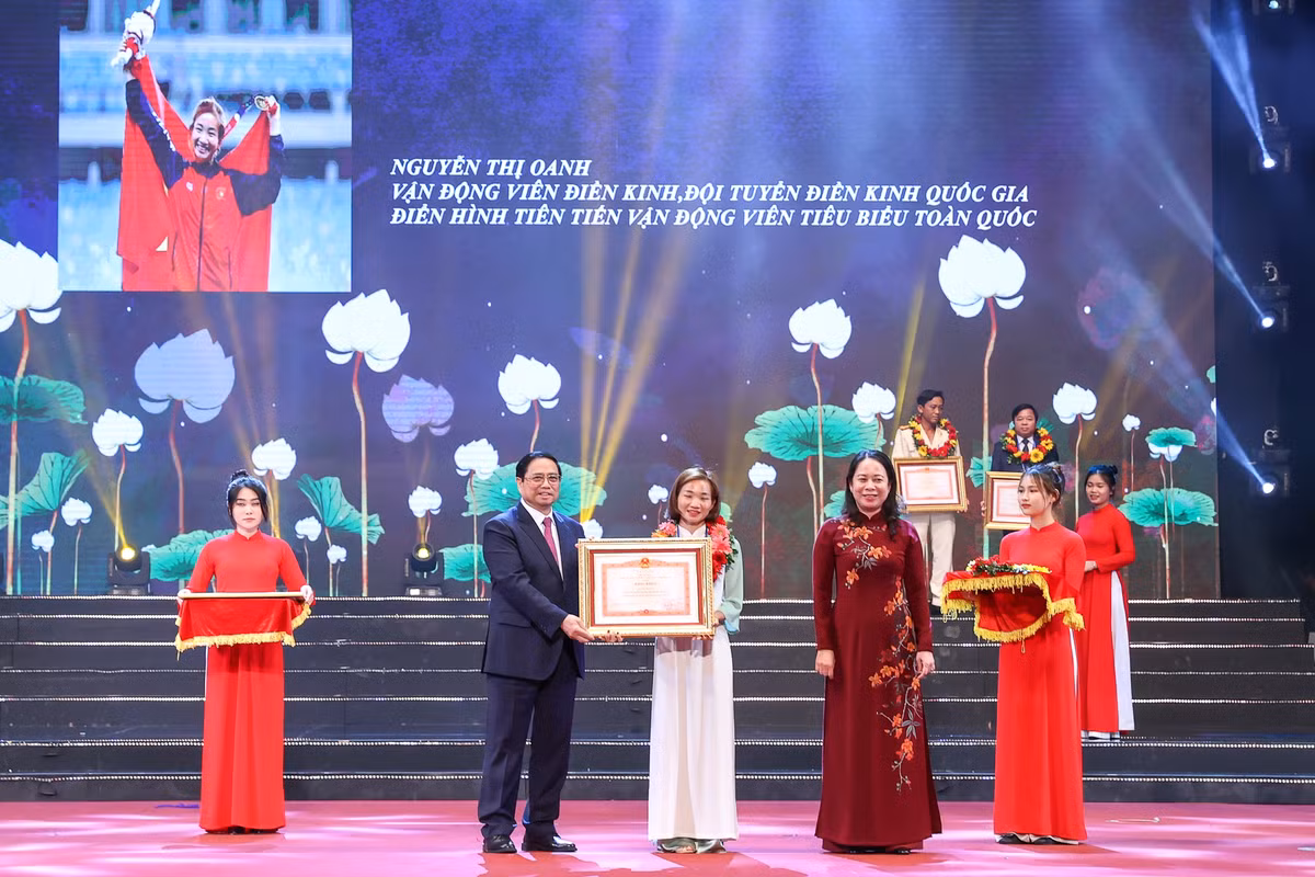 Thu tuong: “Cang kho khan thi cang phai thi dua“-Hinh-2