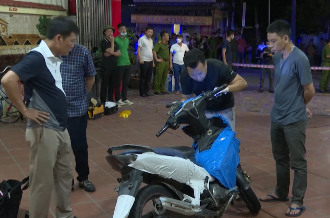 Chiếc xe 2 đối tượng để tại hiện trường.