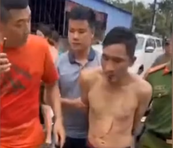 Khi Đạt bị bắt, đồng phạm gây ra vụ cướp là Nguyễn Văn Doanh (sinh năm 1989, trú tại thôn Cao Lâu, xã Tự Cường, huyện Tiên Lãng, thành phố Hải Phòng) đang trốn tại nhà Đạt bỏ chạy ra hướng cánh đồng sau nhà.