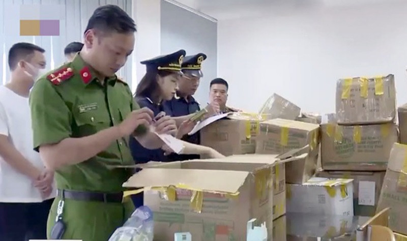 Giam doc danh trao hang hoa tai san bay pham toi the nao?