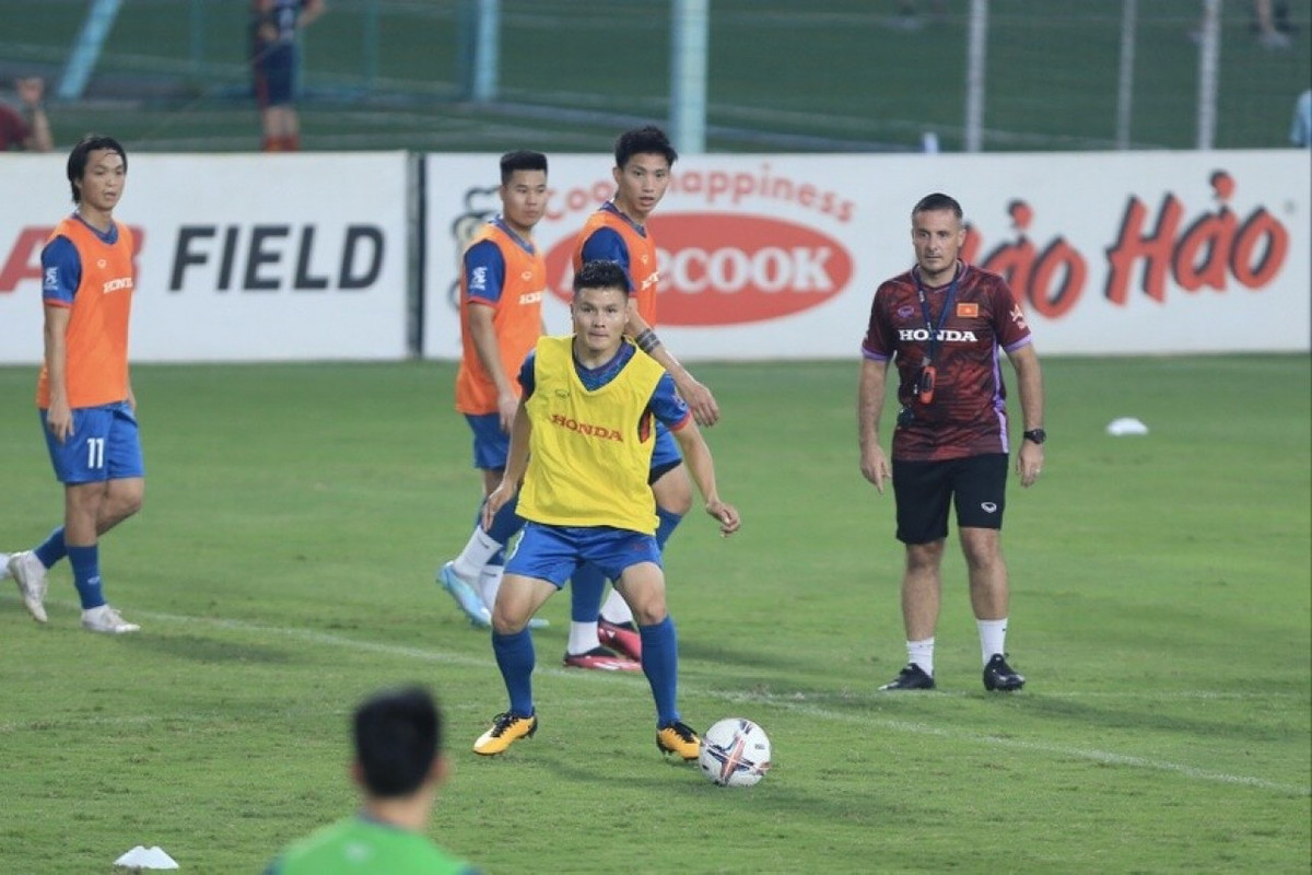 Vừa trở lại, Quang Hải cho thấy khả năng xử lý bóng ấn tượng Vua tro lai, Quang Hai cho thay kha nang xu ly bong an tuong